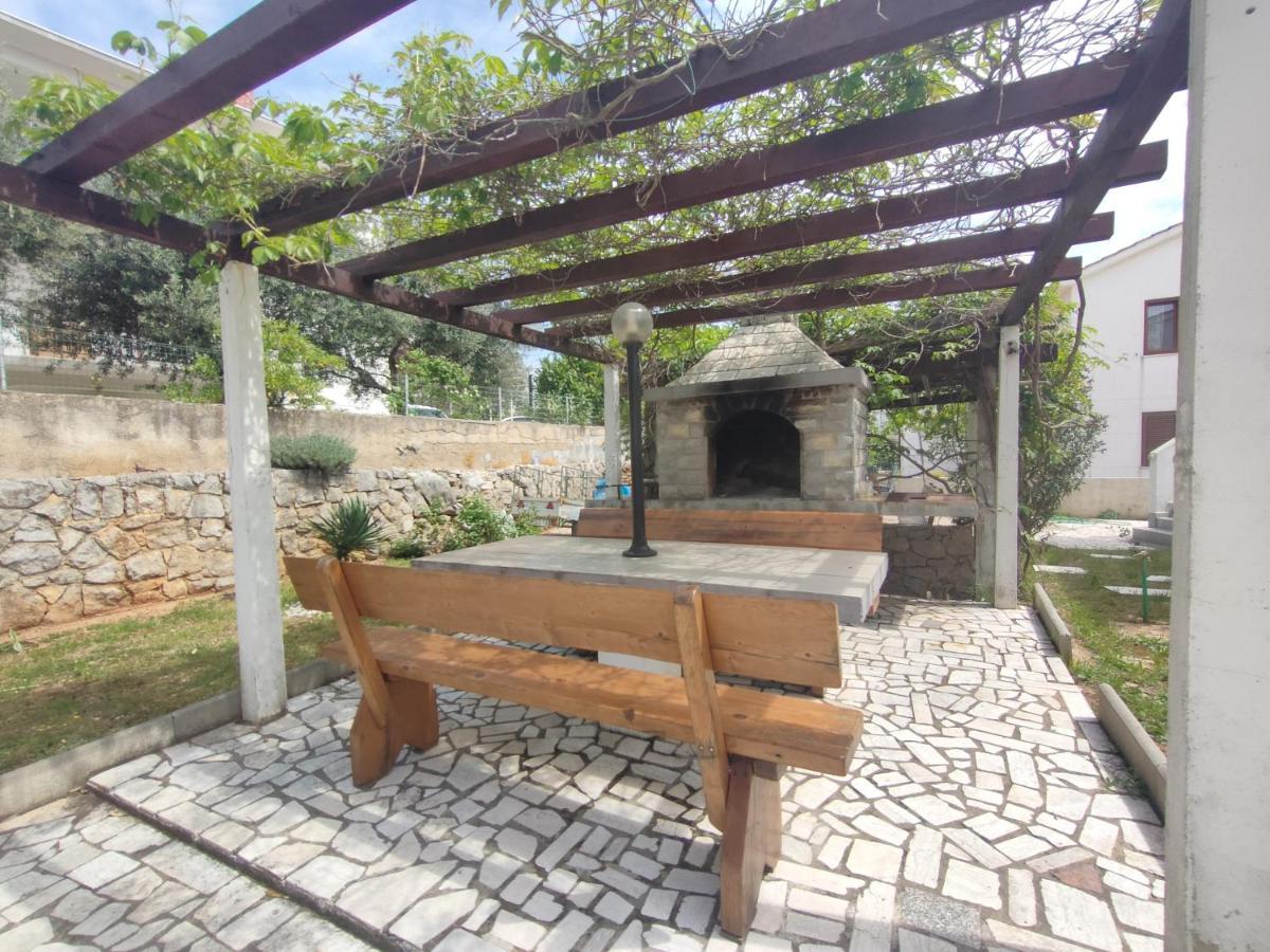 Apartment Alafetic Кърк Екстериор снимка